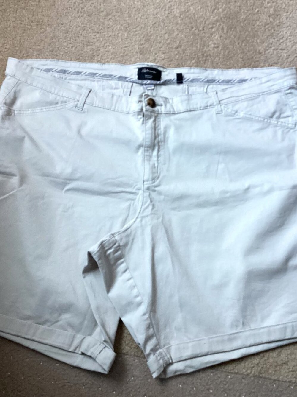 Reitmans Women's Chino Shorts Cuffed Hem Bermuda Hiking Camping Everyday Casual